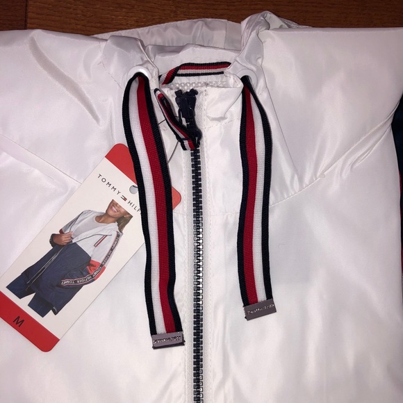 SOLD!!🎉 HOST PICK!🤗Tommy Hilfiger Windbreaker - Picture 10 of 12